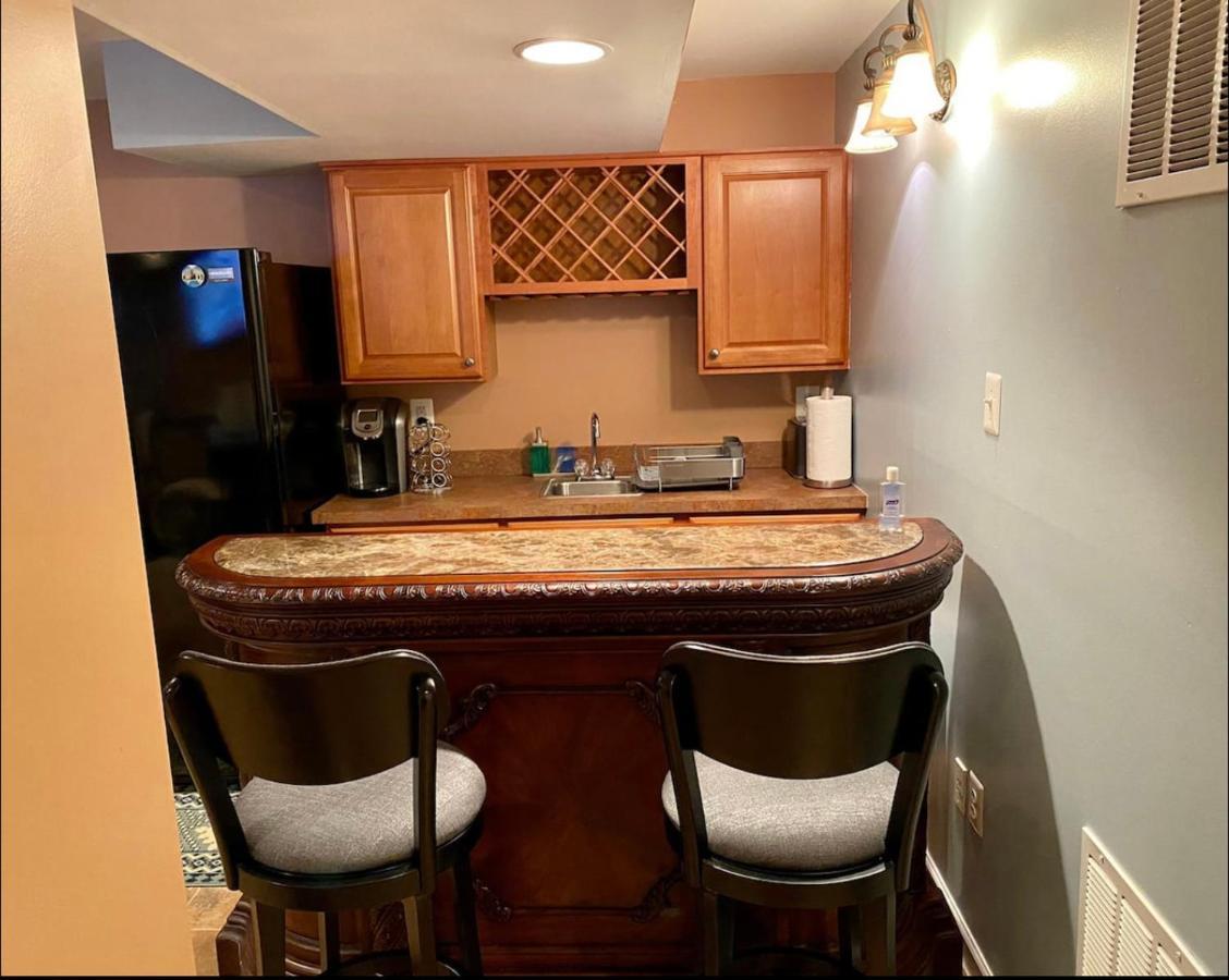 Van Gogh Guest Rm#6 • Van Gogh 6- Private Bsmt Rm In Single Family Home Rosedale Exterior foto