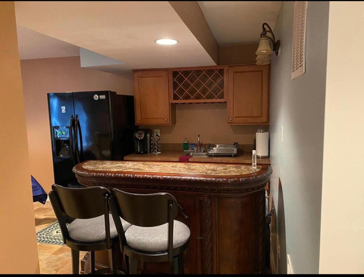 Van Gogh Guest Rm#6 • Van Gogh 6- Private Bsmt Rm In Single Family Home Rosedale Exterior foto